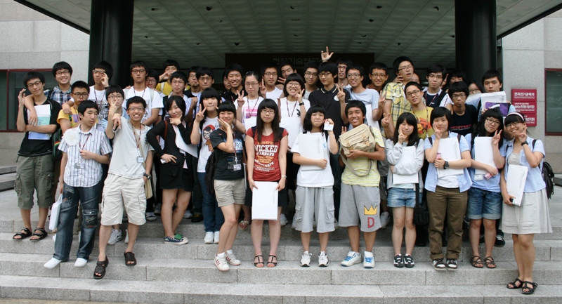 Department Visit by High School Students in the 2009 Potential Development Program